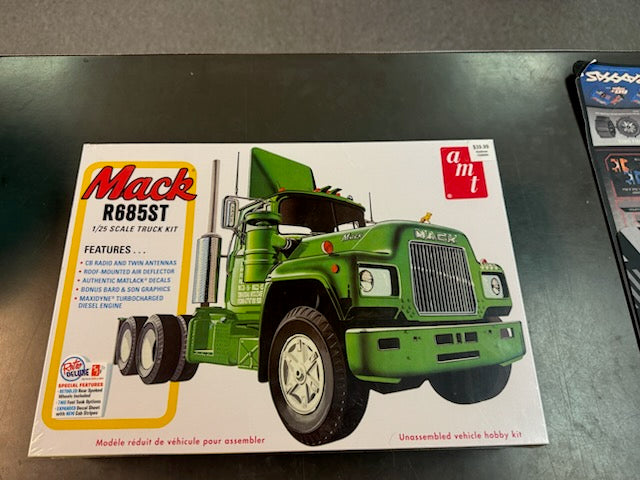 AMT 1:25 Mack R685ST Semi Tractor